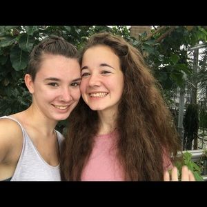 Meet your Posher, Chloe